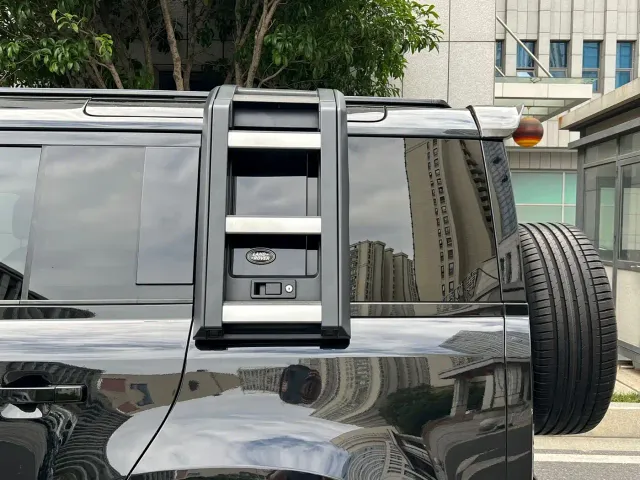 Land Rover Defender — Фото автомобиля 15