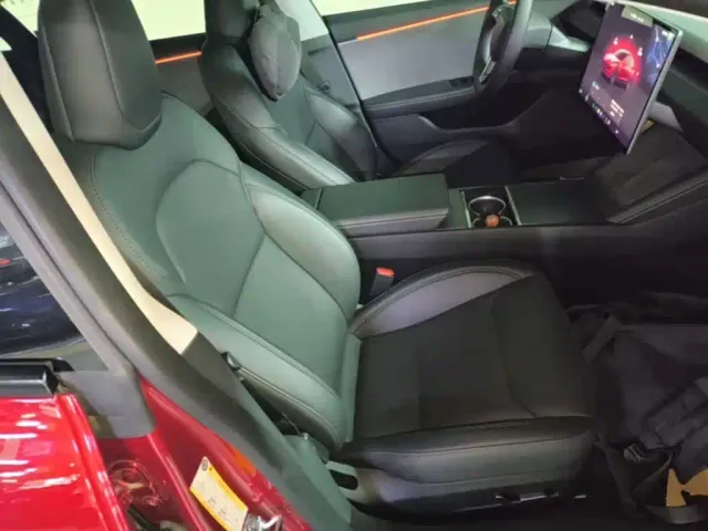 Tesla Model 3 — Фото автомобиля 24