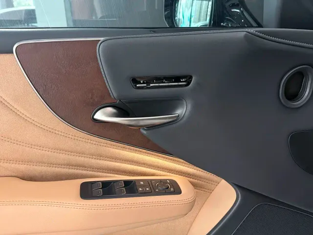 Lexus LS — Фото автомобиля 11
