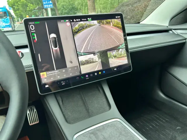 Tesla Model 3 — Фото автомобиля 16