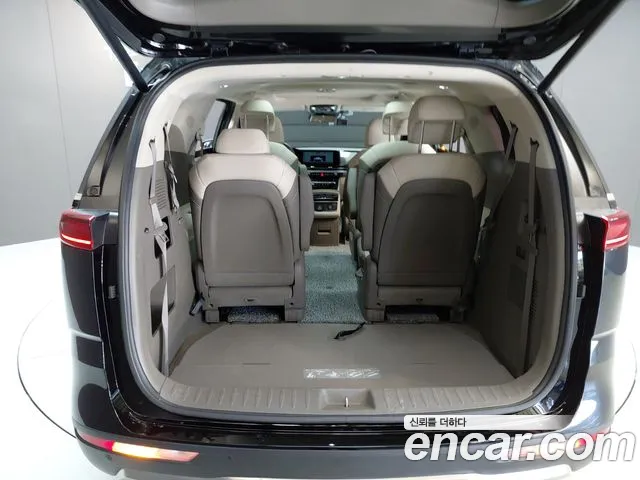 Kia Carnival Generation 4 — Фото автомобиля 24