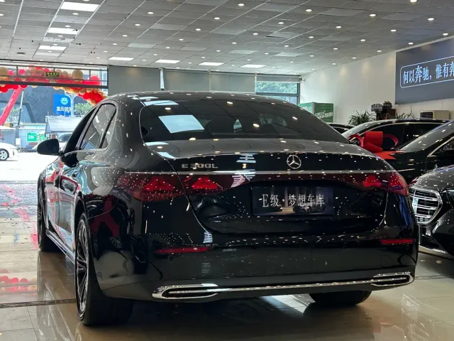 Mercedes-Benz E-Class — Фото автомобиля 14