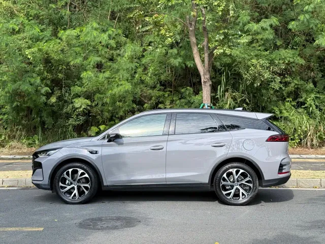 BYD Tang — Фото автомобиля 15