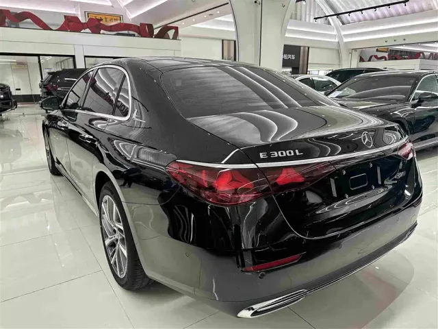 Mercedes-Benz E-Class — Фото автомобиля 19