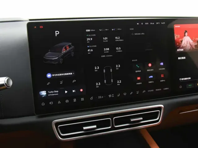 Li Auto L8 — Фото автомобиля 16