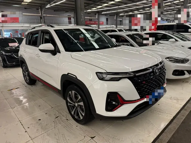 Changan CS35 Plus — Фото автомобиля 3