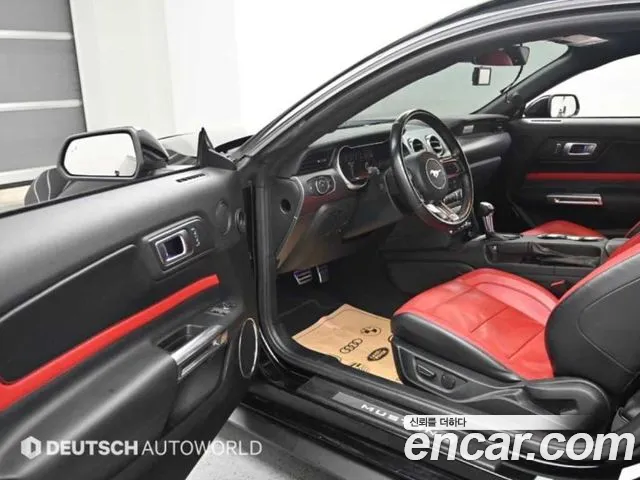 Ford Mustang — Фото автомобиля 11
