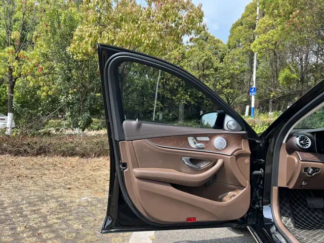 Mercedes-Benz E-Class — Фото автомобиля 14