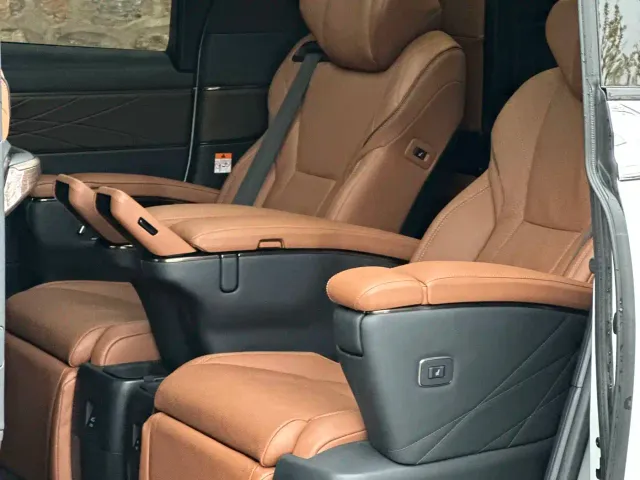 Toyota Alphard — Фото автомобиля 10
