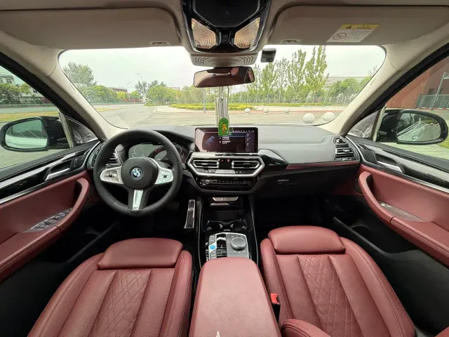 BMW iX3 — Фото автомобиля 6