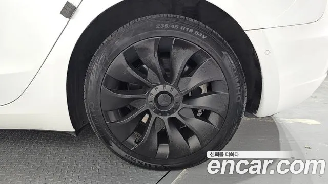 Tesla Model 3 — Фото автомобиля 18