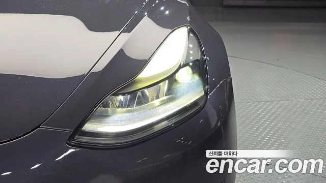 Tesla Model 3 — Фото автомобиля 7