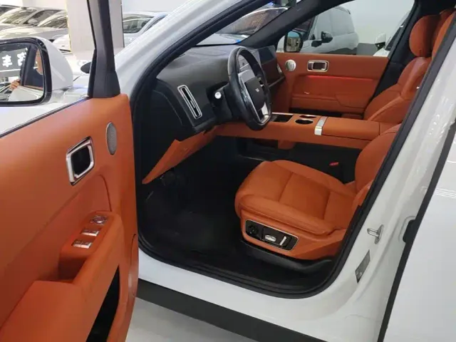 Li Auto L7 — Фото автомобиля 15