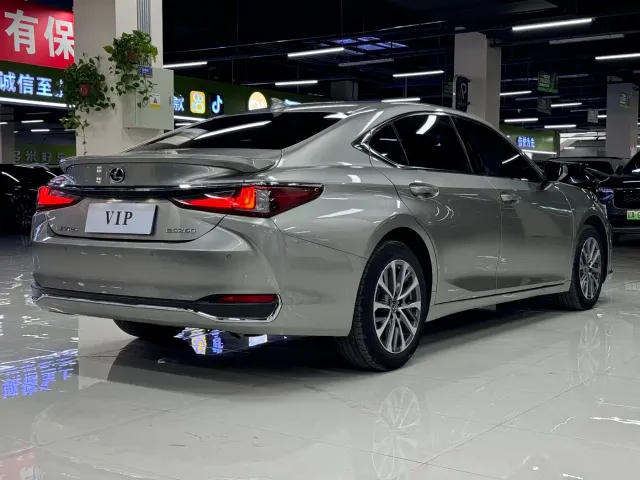 Lexus ES — Фото автомобиля 7