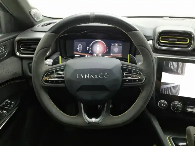 Lynk & Co 03 — Фото автомобиля 11