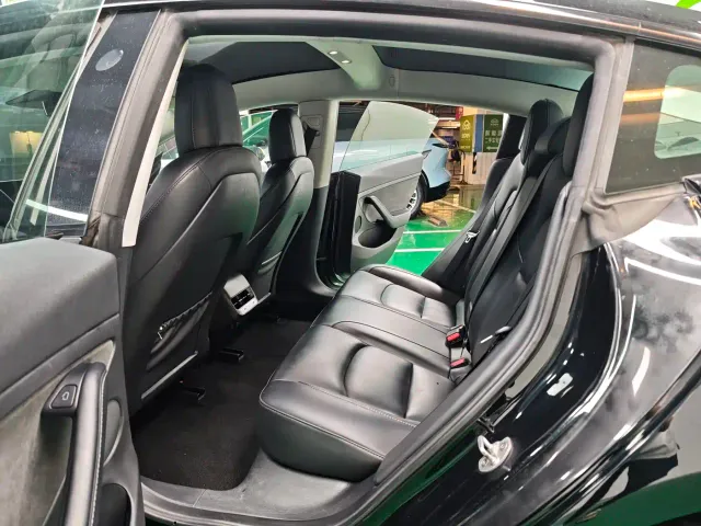 Tesla Model 3 — Фото автомобиля 12