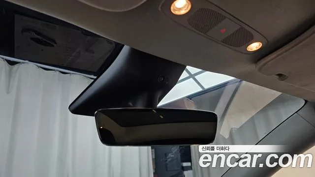 Tesla Model Y — Фото автомобиля 22