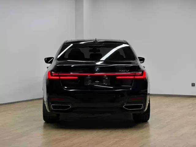 BMW 7 Series — Фото автомобиля 15