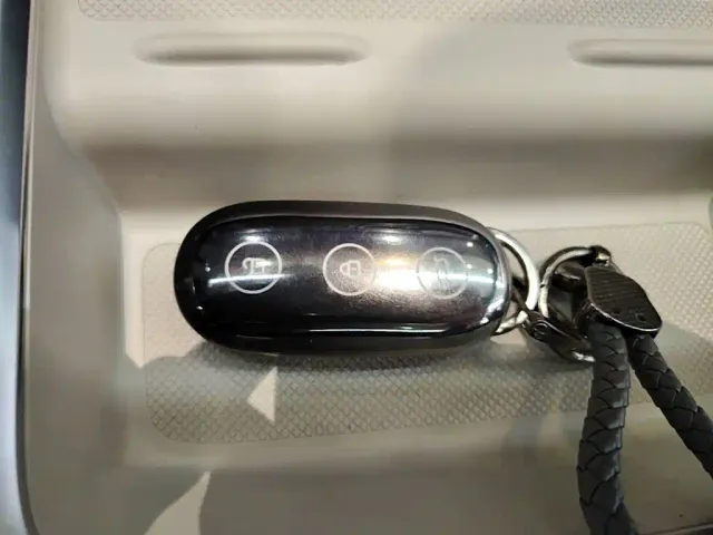 Li Auto L8 — Фото автомобиля 8