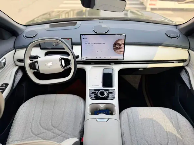 Geely Galaxy Starship 7 EM-i — Фото автомобиля 6