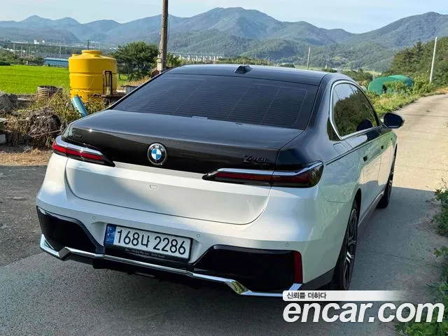 BMW 7-Series 7 серия (G70) 740i xDrive M Sport — Фото автомобиля 5