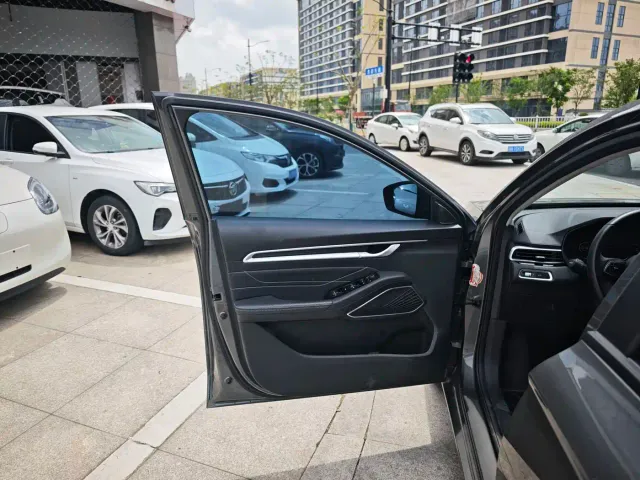 Geely Emgrand — Фото автомобиля 13