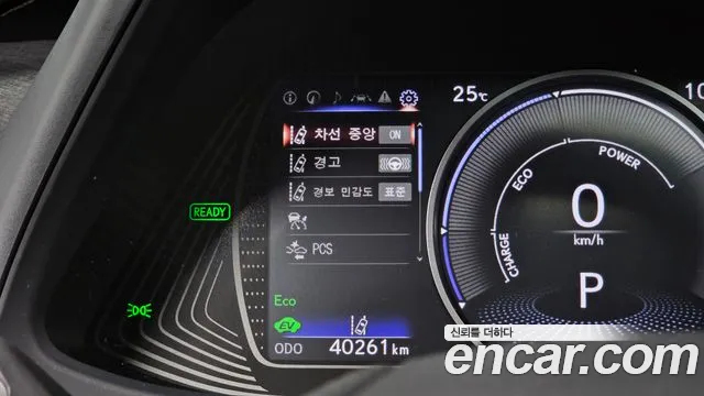 Lexus UX — Фото автомобиля 16