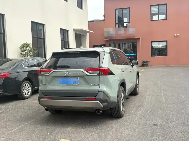 Toyota RAV4 — Фото автомобиля 9