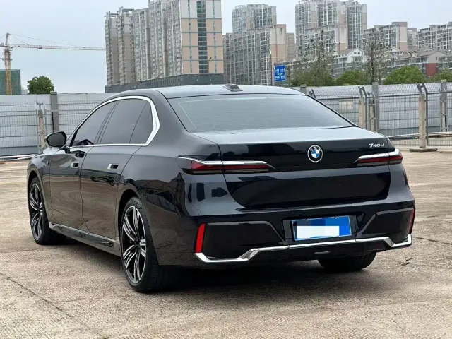 BMW 7 Series — Фото автомобиля 9