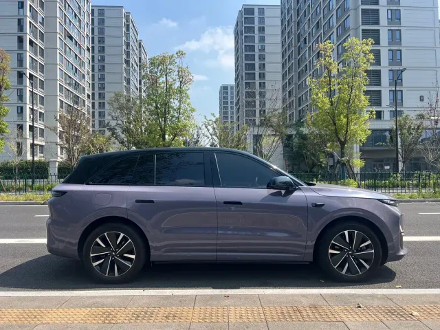 Li Auto Li Auto L6 2025 Pro Smart Renewal Edition — Фото автомобиля 8
