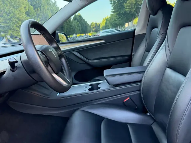 Tesla Model Y — Фото автомобиля 8