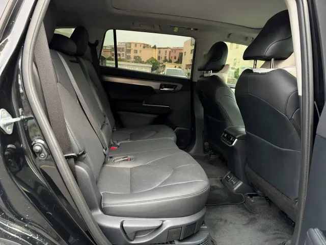 Toyota Highlander — Фото автомобиля 11