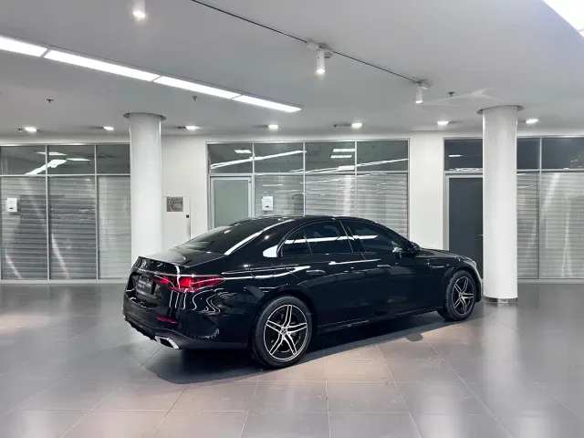 Mercedes-Benz E-Class — Фото автомобиля 4