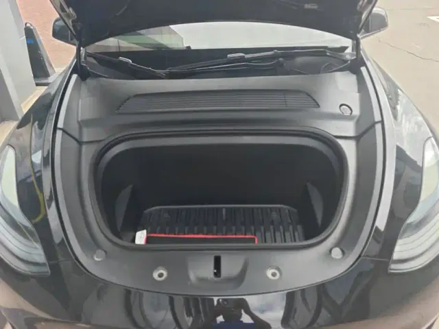 Tesla Model Y — Фото автомобиля 10