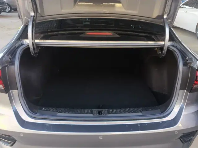 Roewe i5 — Фото автомобиля 4