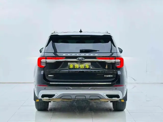 Ford Explorer — Фото автомобиля 6