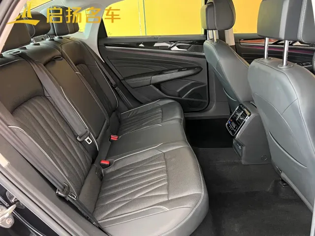 Volkswagen Passat — Фото автомобиля 16