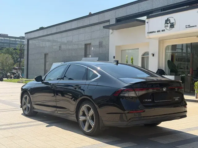 Honda Accord — Фото автомобиля 10
