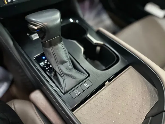Lexus ES — Фото автомобиля 15