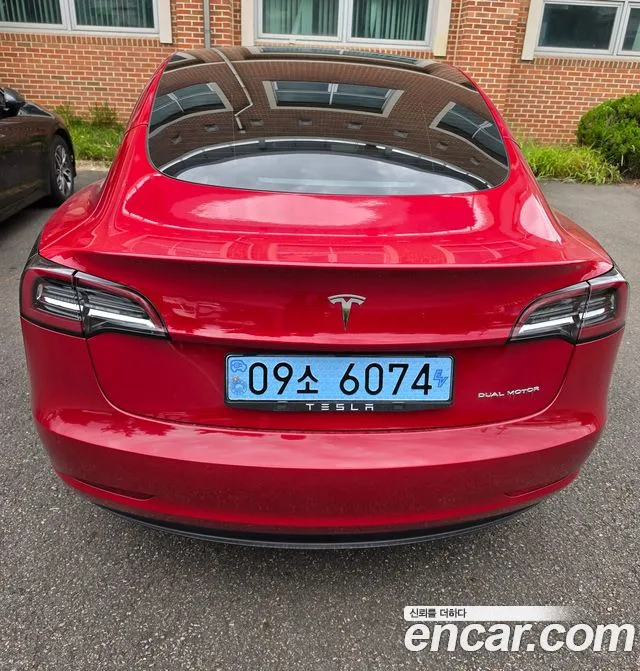 Tesla Model 3 — Фото автомобиля 4