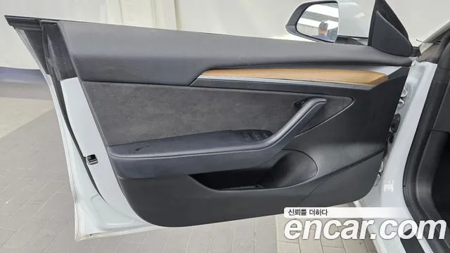 Tesla Model 3 — Фото автомобиля 13
