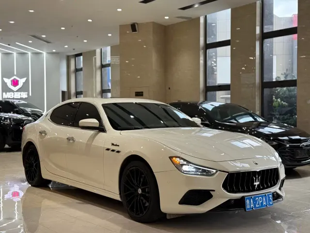 Maserati Ghibli — Фото автомобиля 3