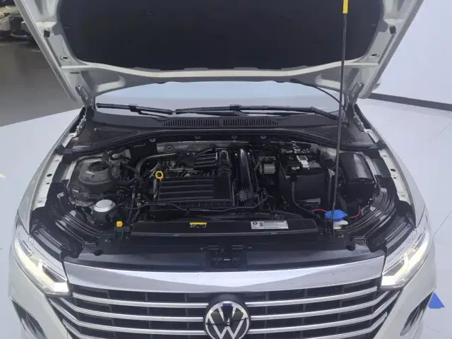 Volkswagen Lavida — Фото автомобиля 10
