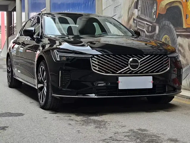 Volvo S90 — Фото автомобиля 2