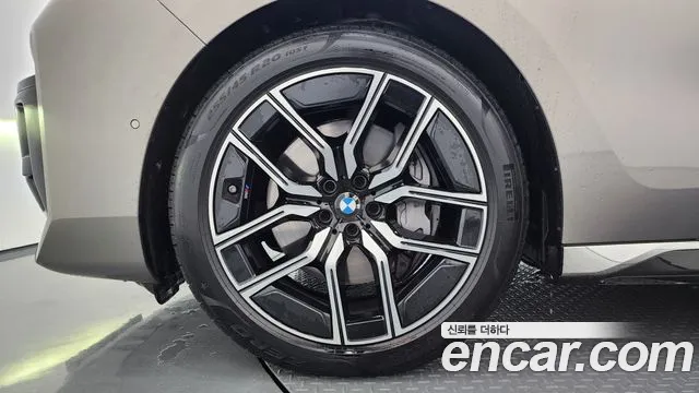 BMW 7-Series 7 серия (G70) 740i xDrive M Sport — Фото автомобиля 5