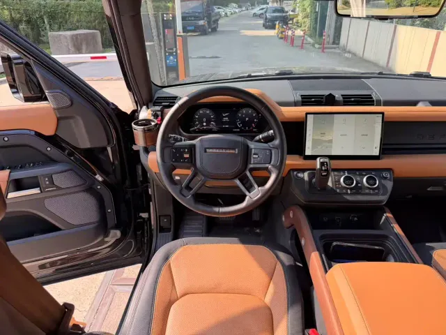 Land Rover Defender — Фото автомобиля 9