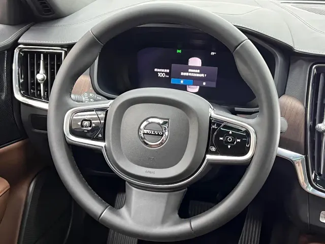 Volvo S90 — Фото автомобиля 9