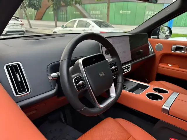 Li Auto L8 — Фото автомобиля 11