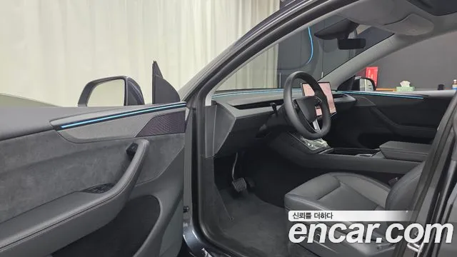 Tesla Model Y — Фото автомобиля 14