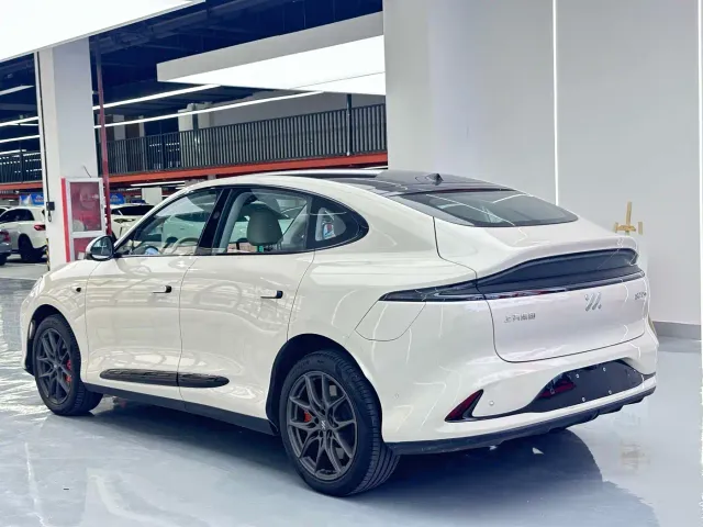 IM Motors LS6 — Фото автомобиля 7